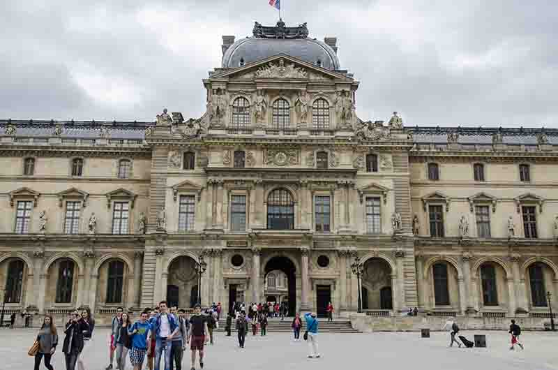 92 - Francia - Paris - museo del Louvre - patio Napoleon.jpg